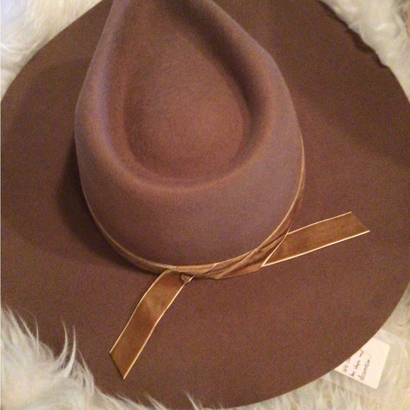 Wyeth by Todd Magill Accessories - Rare ! SALE ! Wyeth  brown velvet band rancher hat